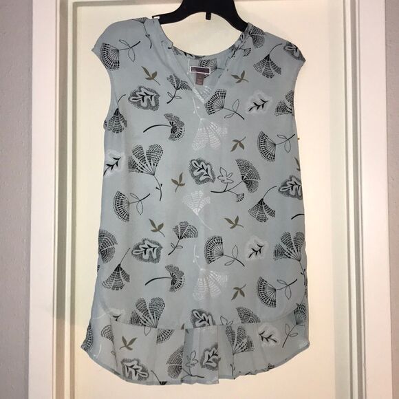 Chelsea28 back pleat top - Picture 2 of 3